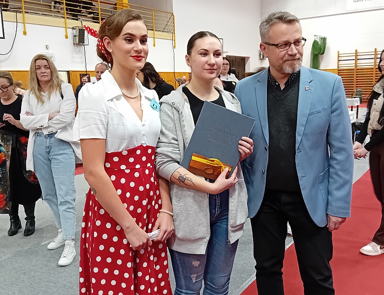 15-Kateina Gregrova make-up.jpg